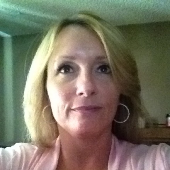 Meet your Posher, April - Picture 1 of 1